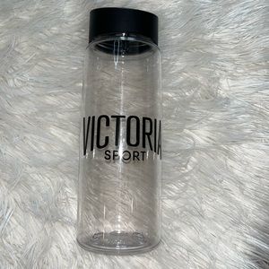 NWOT Victoria’s Sport clear water bottle.